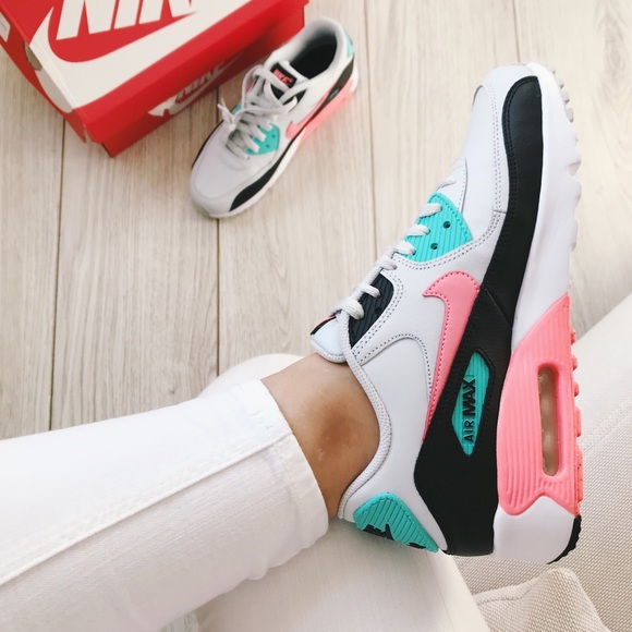 Nike Shoes - Nike air max 90